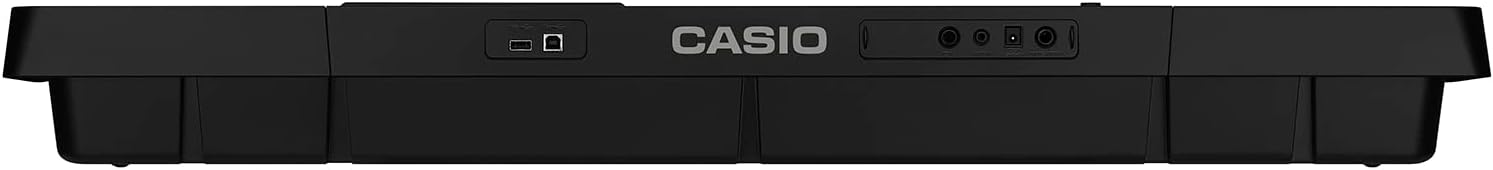 Vista traseira do teclado Casio CT-X800 mostrando conexões USB, pedal e fone de ouvido.