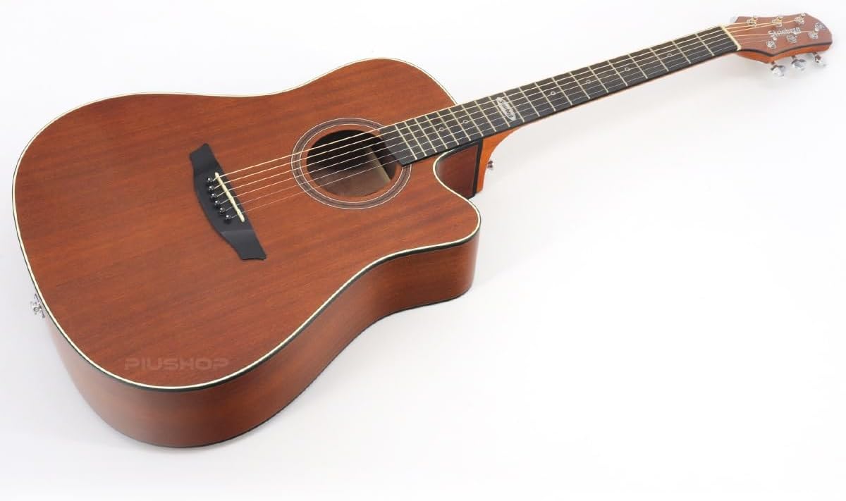 Violão folk eletroacústico Strinberg SD200C MGS de madeira mogno fosca visto em ângulo