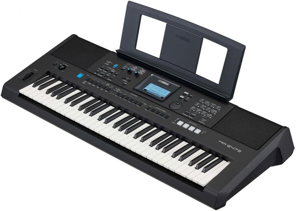 Teclado portátil Yamaha PSR-E473 preto com 61 teclas e tela LCD azul