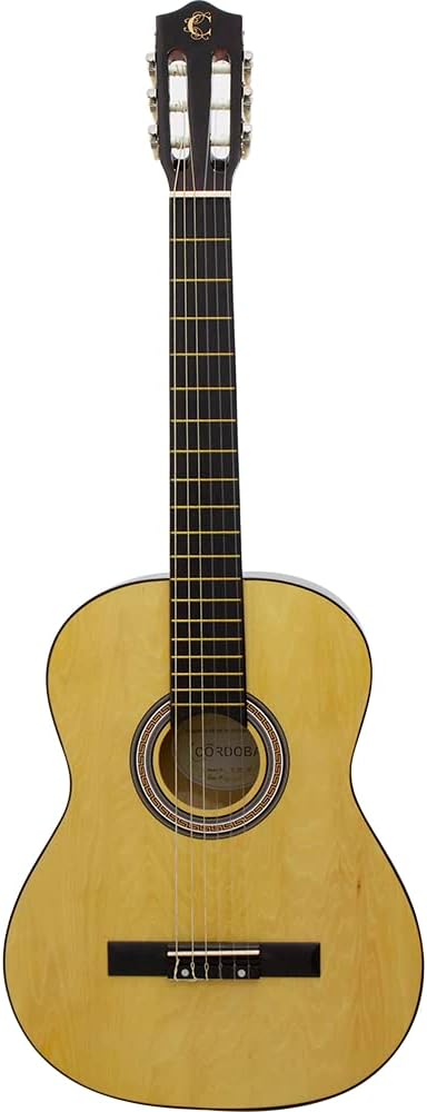 Violão clássico Cordoba CG-100 visto de frente com tampo em madeira clara e corpo em verniz brilhante