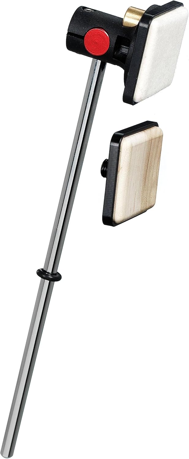 Batedor de bateria Drum Workshop Control XL com haste longa em aço cromado, cabeça com feltro branco e base de madeira clara.