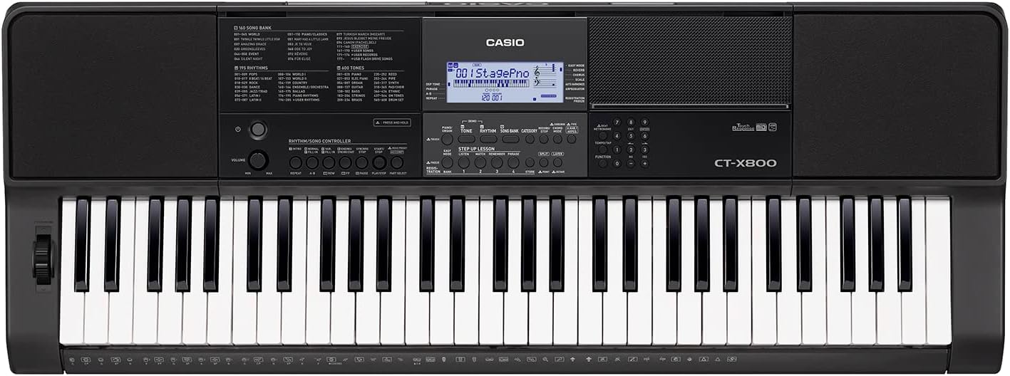Teclado musical Casio CT-X800 com 61 teclas sensíveis ao toque em preto, painel central com visor LCD azul e botões de controle, alto-falantes integrados.