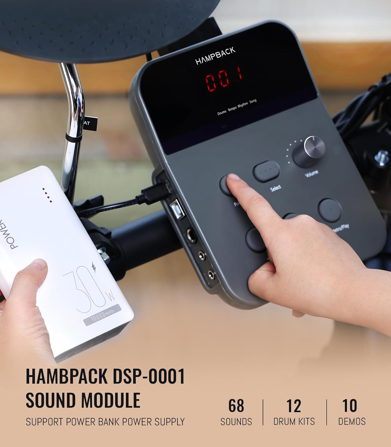 Close no módulo de som da bateria eletrônica HAMPBACK MK-0 modelo DSP-0001, com display digital vermelho mostrando '001'.