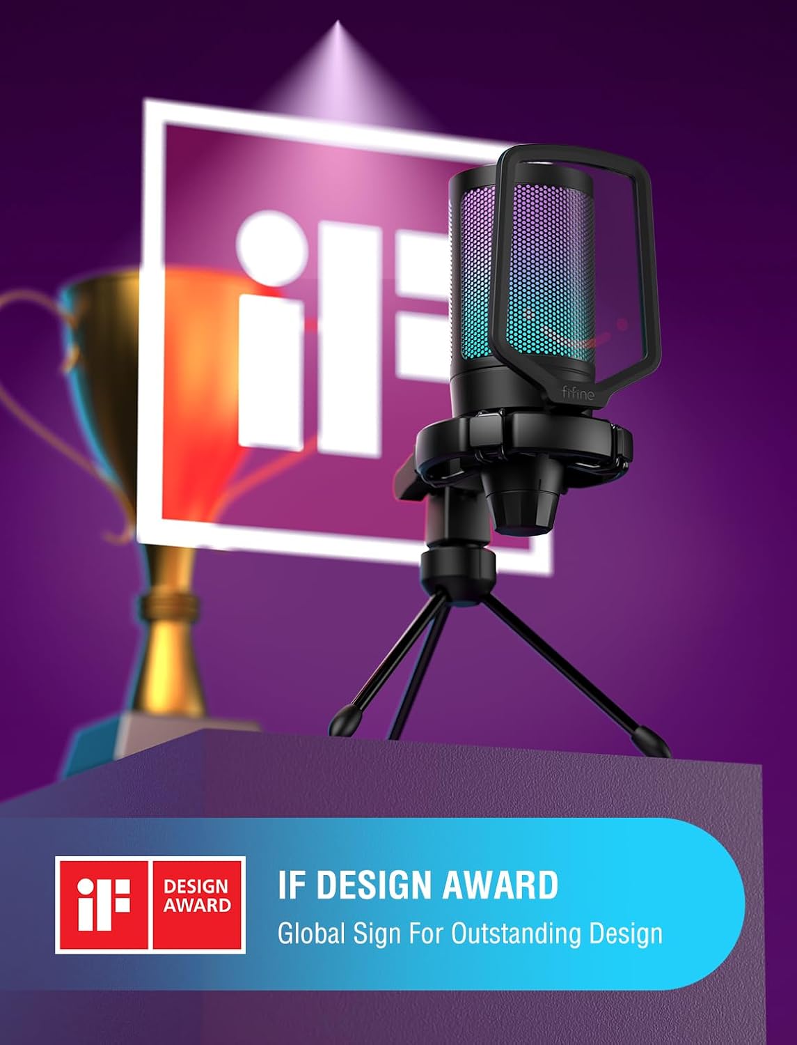 Microfone condensador USB FIFINE A6V com iluminação RGB em suporte tripé preto, em fundo roxo com troféu IF Design Award.