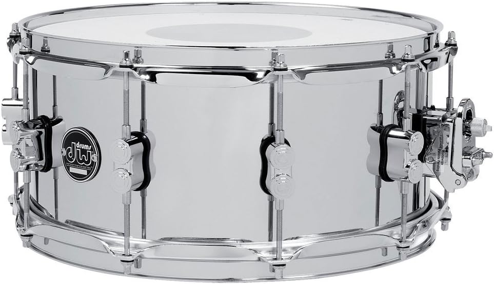 Caixa de bateria DW Performance Series com acabamento cromado brilhante e ferragens robustas
