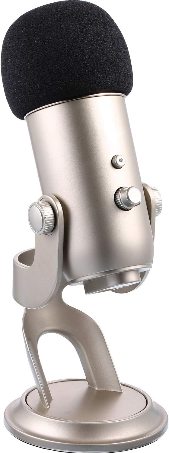 Microfone Blue Yeti com capa protetora de espuma preta instalada