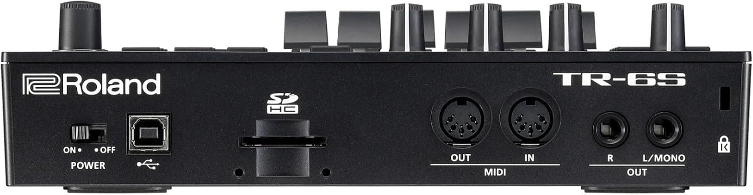 Vista traseira da bateria eletrônica Roland TR-6S mostrando as conexões disponíveis.