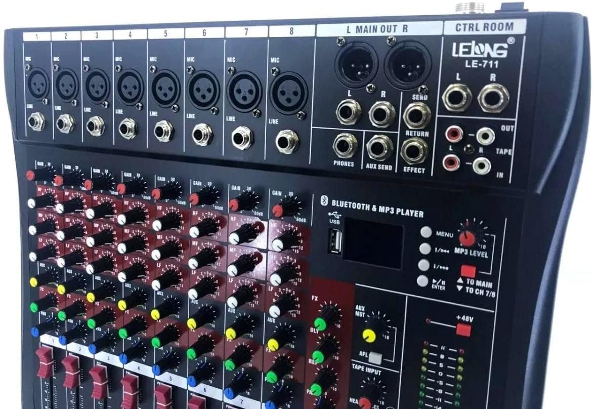 Mesa de som Lelong LE-711 com 8 canais, entradas XLR e P10 combinadas para microfone e linha, controles de ganho, equalização, botões para aux e efeitos, display digital e Bluetooth.
