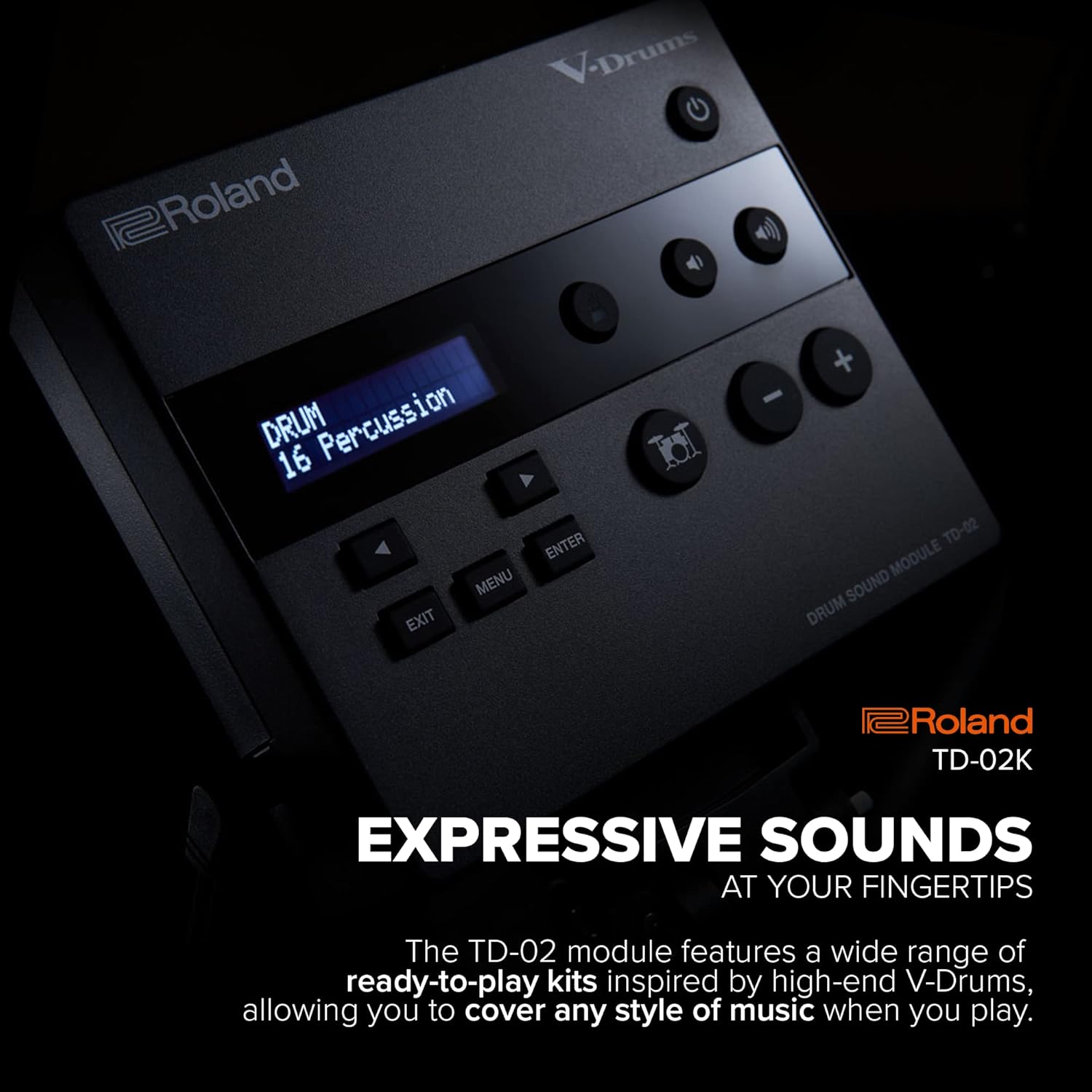 Close-up do módulo de som Roland TD-02K com tela LCD azul e botões de controle