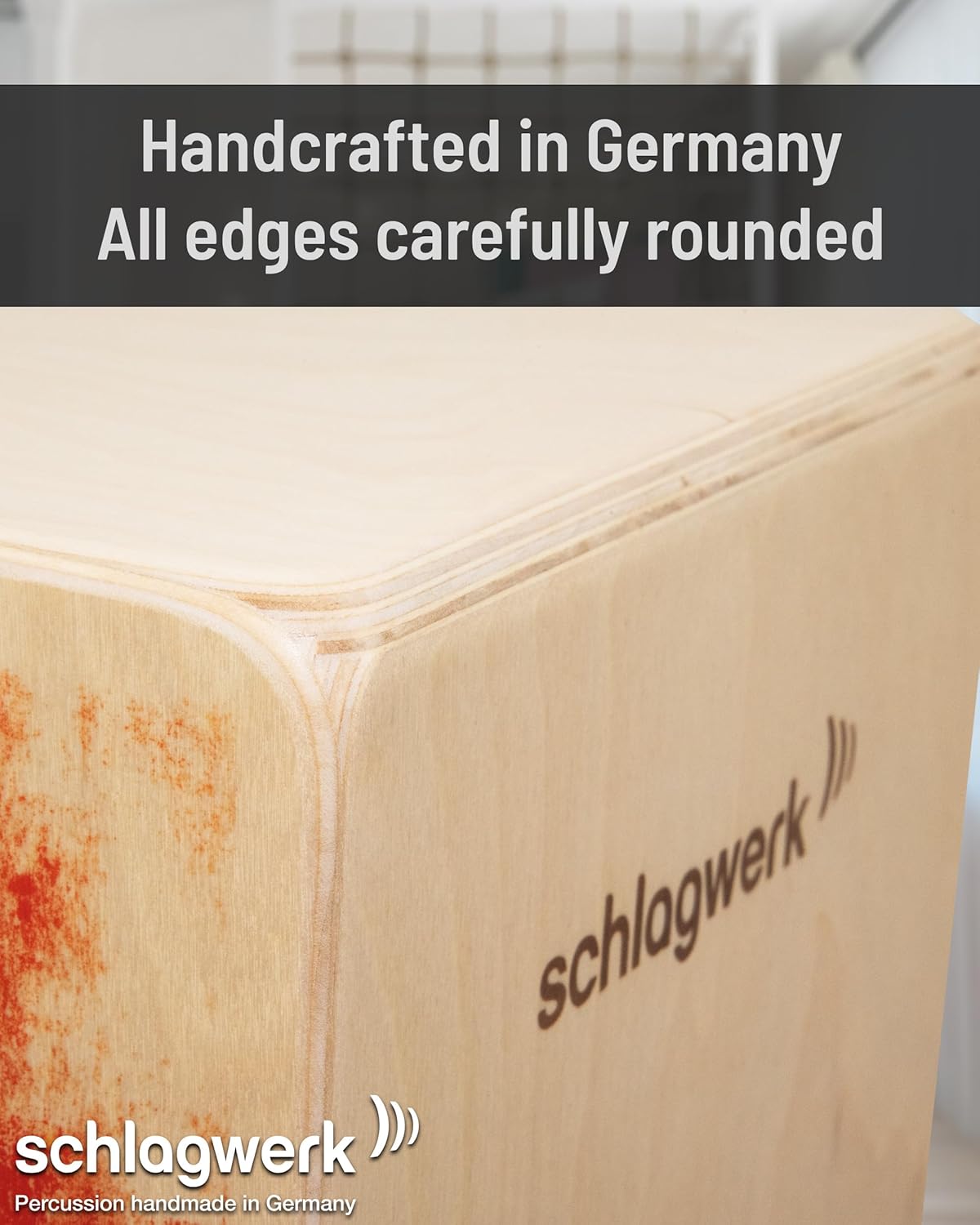 Detalhe do acabamento artesanal e cantos arredondados do cajón Schlagwerk CP402 Kids