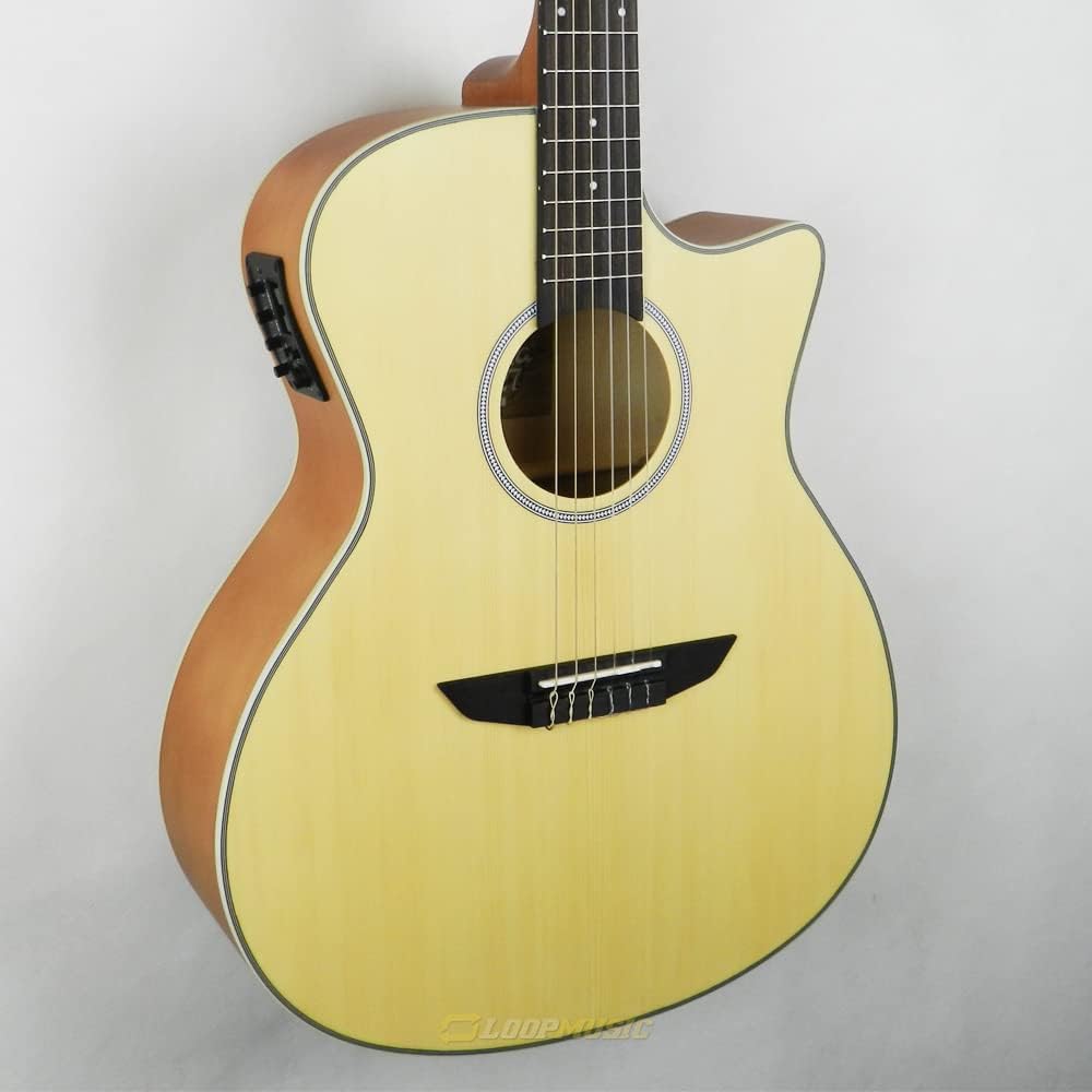 Violão Tagima TW27 NS Grand Auditorium Cutaway eletroacústico nylon, tampo em madeira clara, laterais e fundo em madeira marrom, braço escuro com trastes, ponte preta com cordas de nylon, captador emb