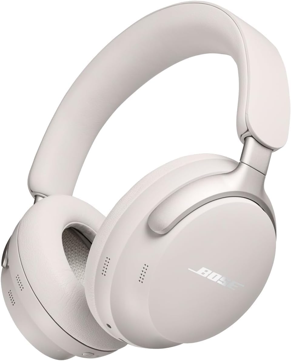 Fone de ouvido Bose QuietComfort Ultra Wireless na cor branca, formato over-ear com almofadas espessas e acolchoadas