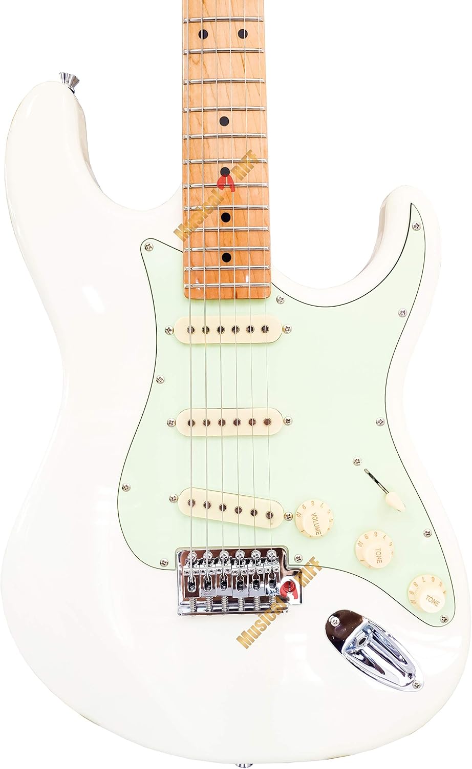 Detalhe frontal da guitarra Tagima TG-530 Stratocaster Olympic White mostrando captadores e controles