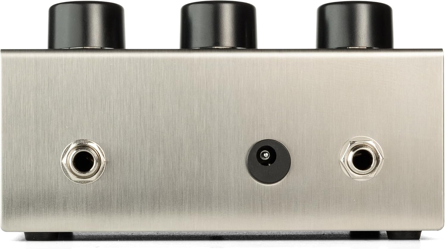 Detalhe traseiro do pedal Electro-Harmonix Big Muff PI com conexões e botões